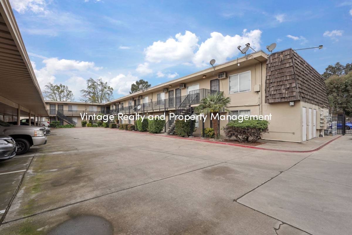 Apartment for rent at 110 E Grove St, Stockton, CA 95204