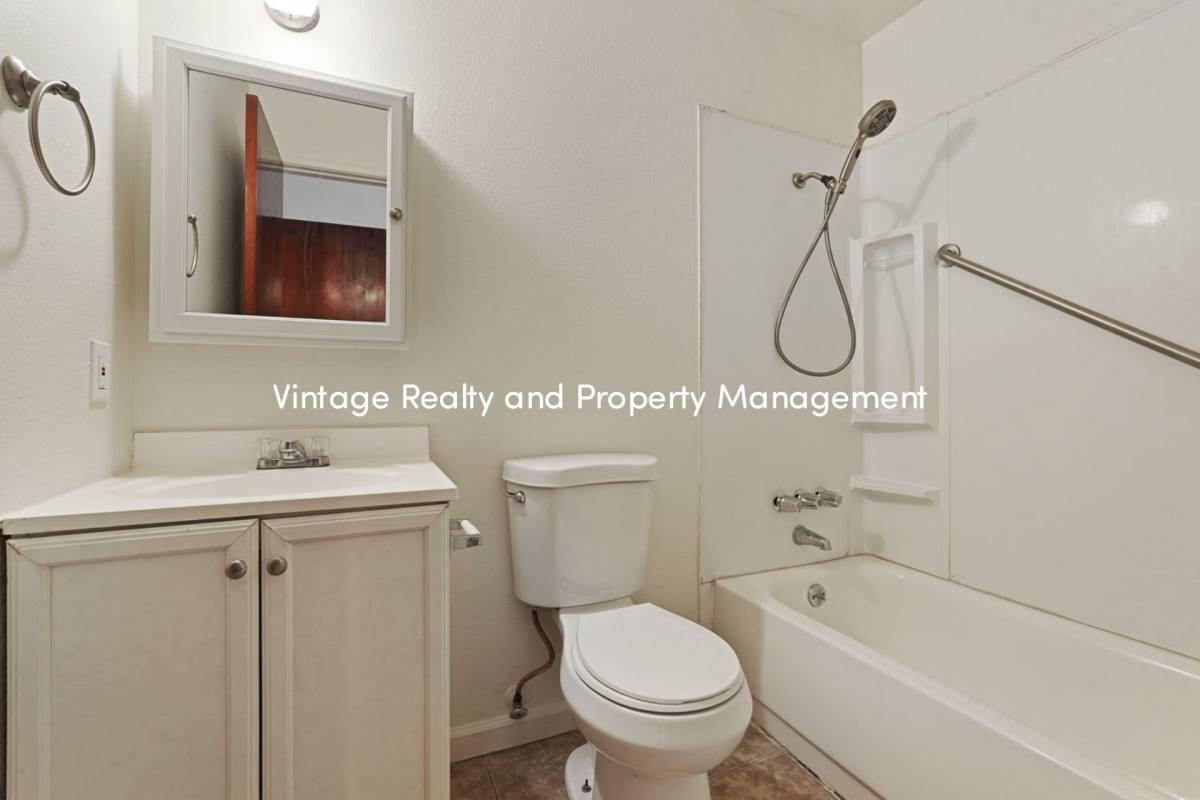 Apartment for rent at 110 E Grove St, Stockton, CA 95204
