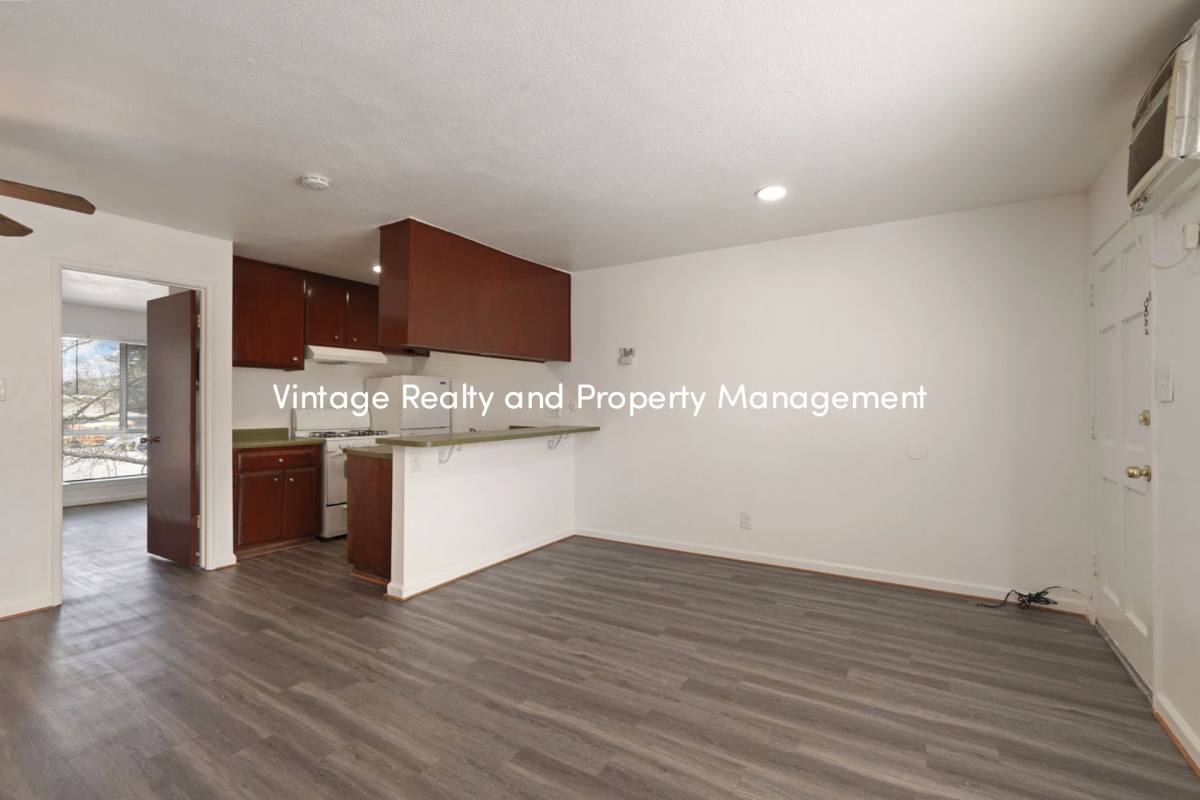 Apartment for rent at 110 E Grove St, Stockton, CA 95204