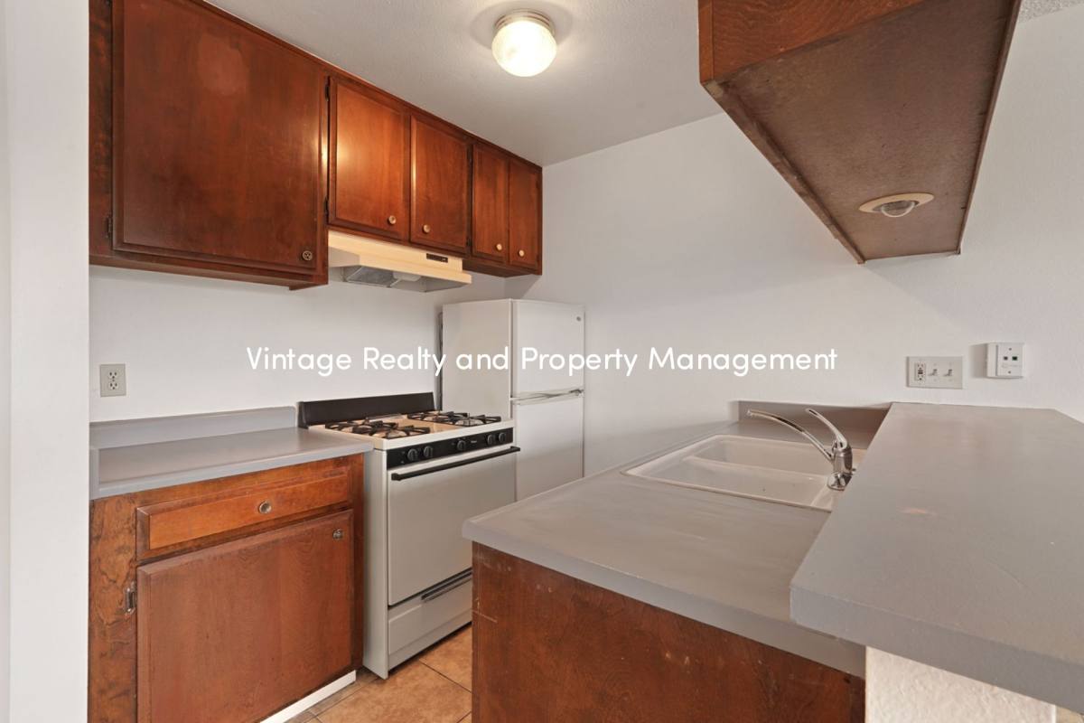 Apartment for rent at 110 E Grove St, Stockton, CA 95204