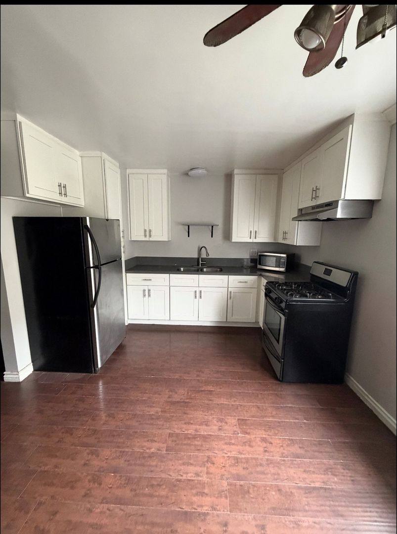 Apartment for rent at 712 E Windsor Rd, Glendale, CA 91205