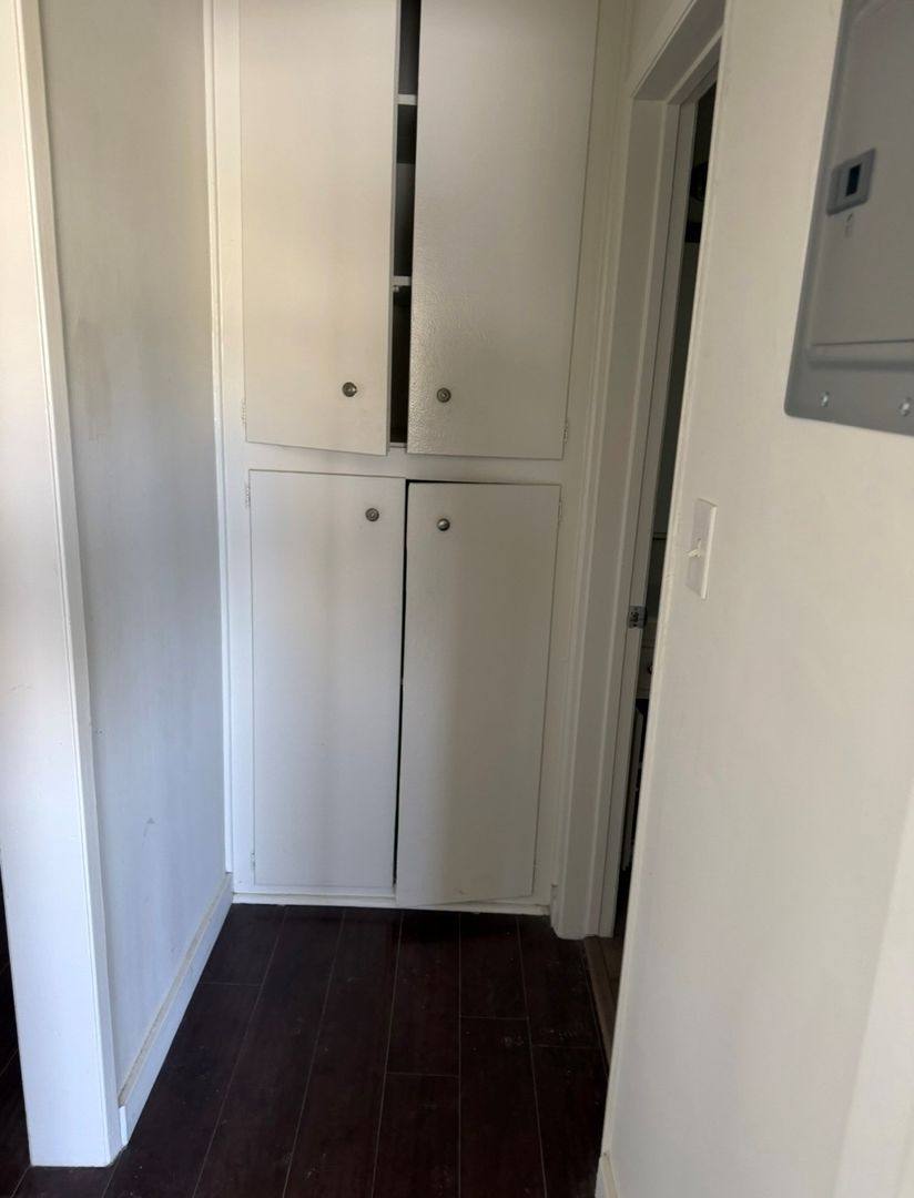 Apartment for rent at 712 E Windsor Rd, Glendale, CA 91205