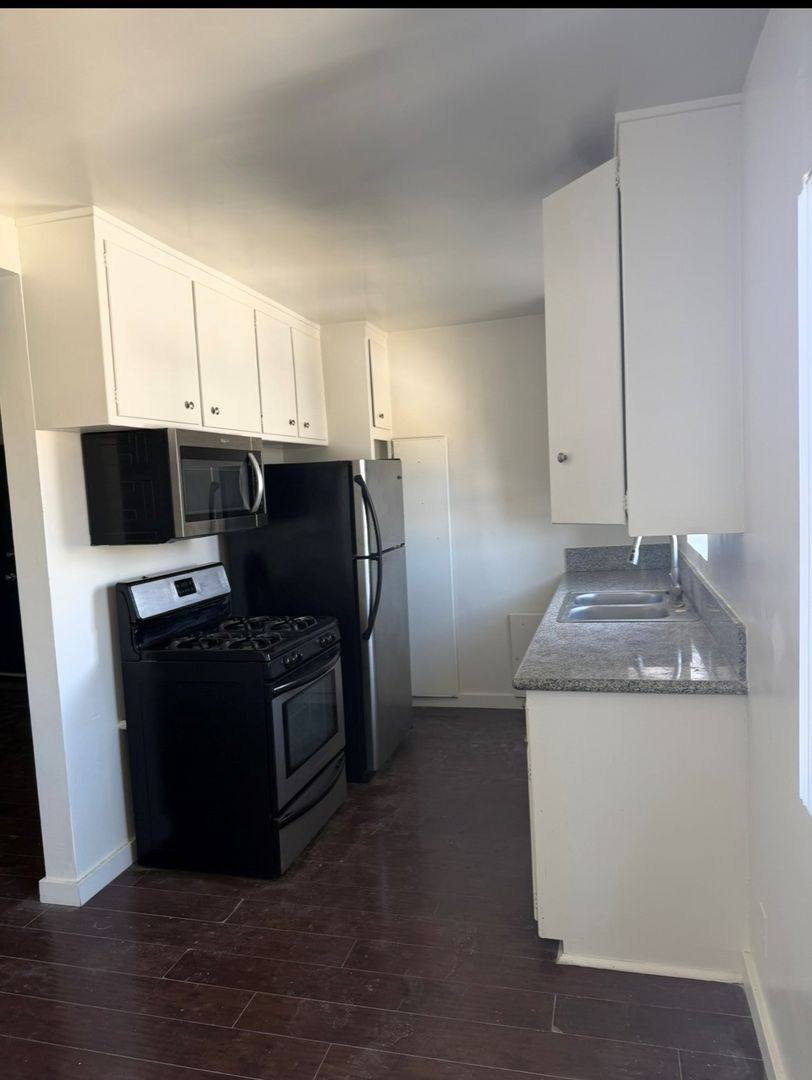 Apartment for rent at 712 E Windsor Rd, Glendale, CA 91205
