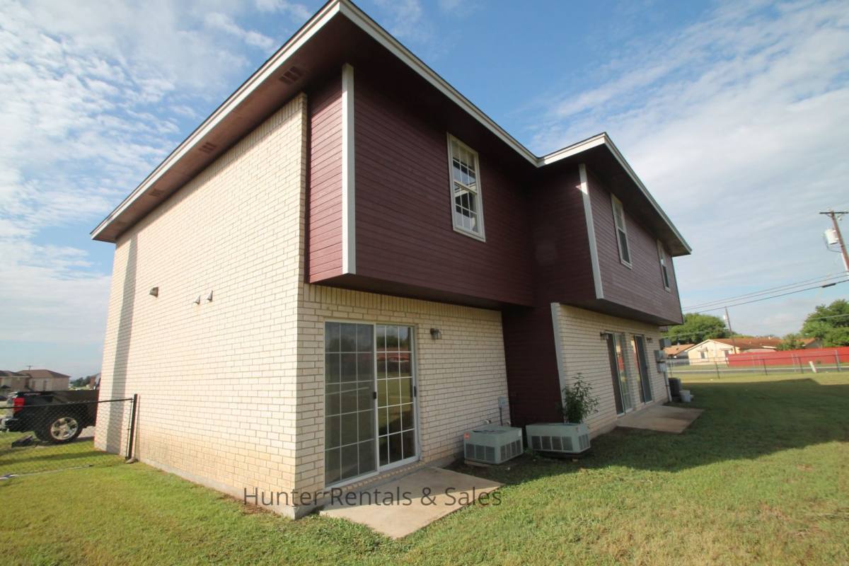 Townhouse for rent at 1710-D Spring Rose Circle, Killeen, TX 76543
