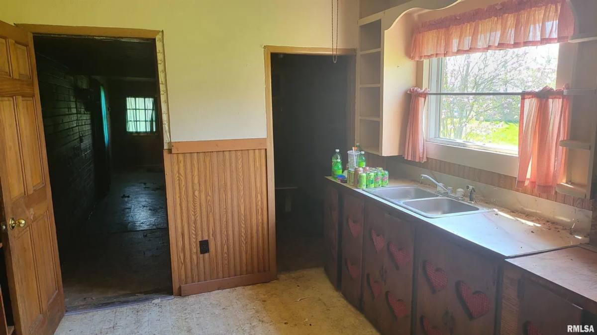 House for rent at 272 S Shannon Ave, Richview, IL 62877