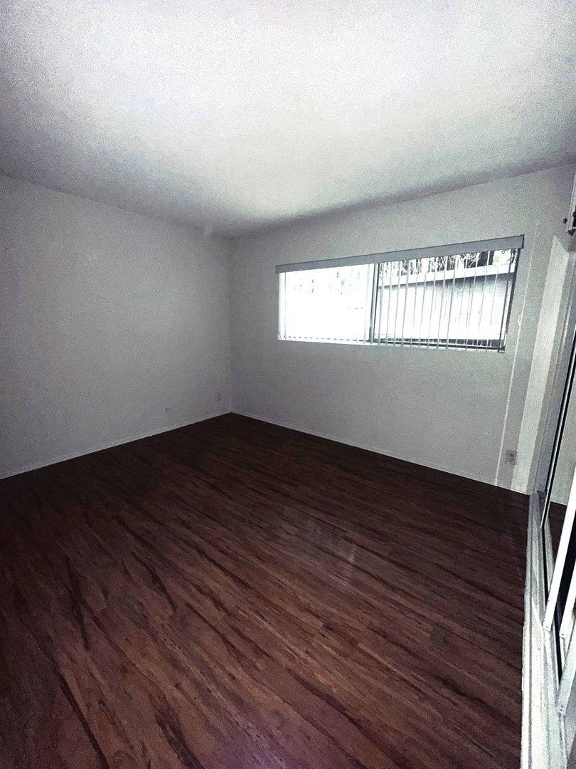 Apartment for rent at 919 N Alfred St, West Hollywood, CA 90069
