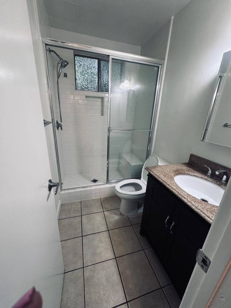 Apartment for rent at 919 N Alfred St, West Hollywood, CA 90069
