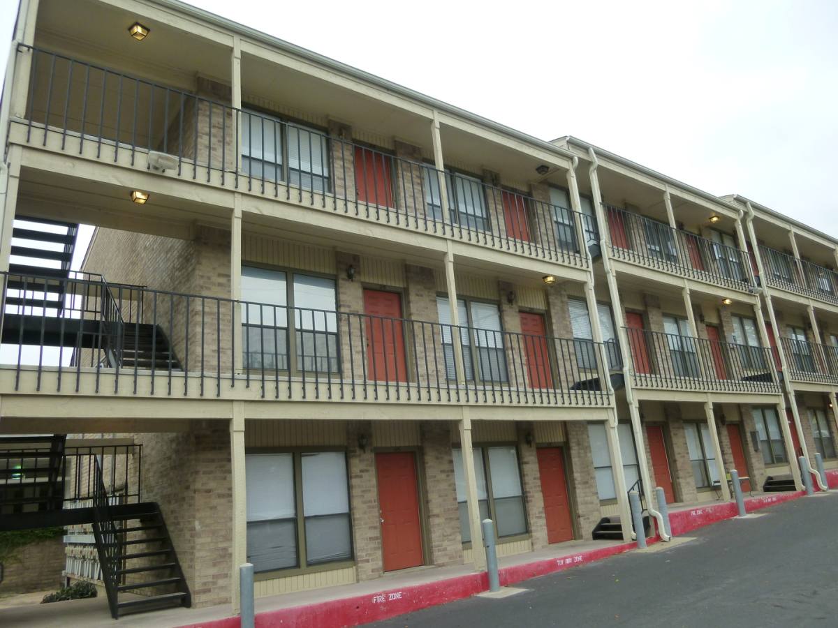 Apartment for rent at 3000 Guadalupe, Austin, TX 78705