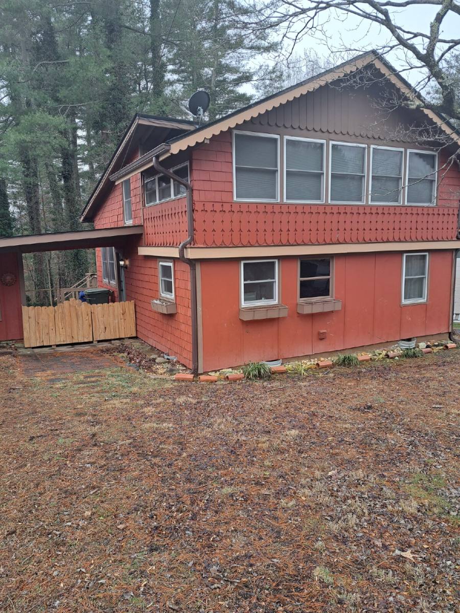 House for rent at 1065 Mountain View St, Hendersonville, NC 28739