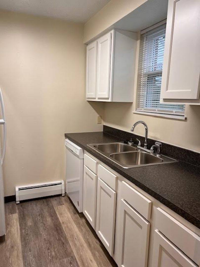 Apartment for rent at 245 Churchill Rd, Girard, OH 44420