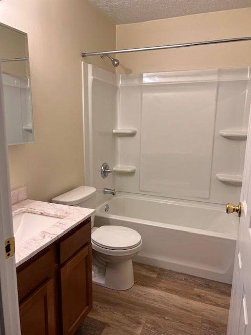 Apartment for rent at 245 Churchill Rd, Girard, OH 44420