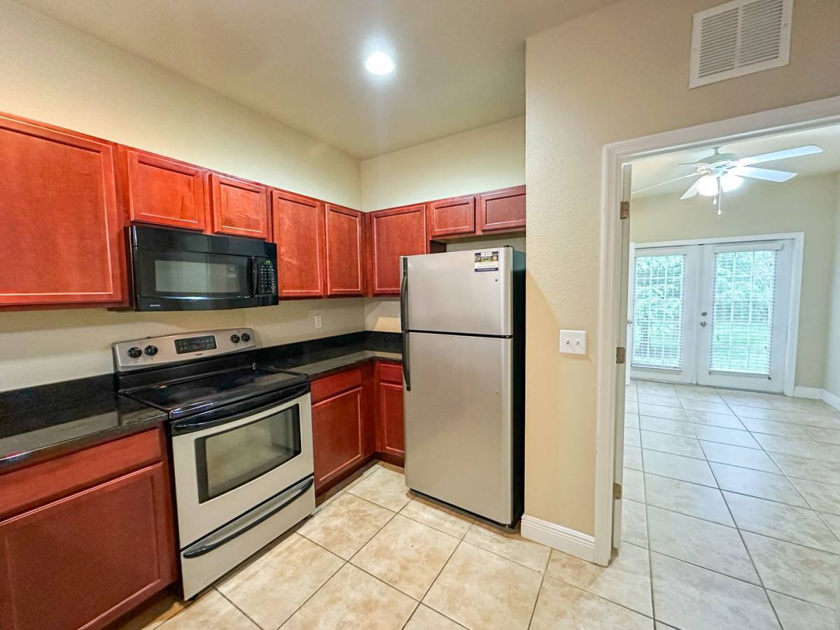 2942 SW 35th Place #33, Gainesville, FL 32608 - Condo for Rent - Image 2