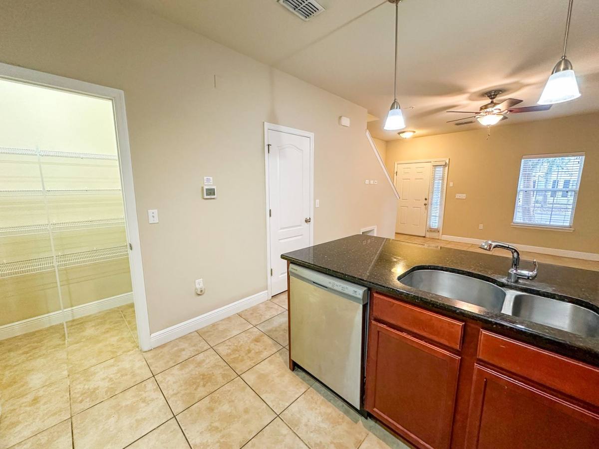 2942 SW 35th Place #33, Gainesville, FL 32608 - Condo for Rent - Image 3