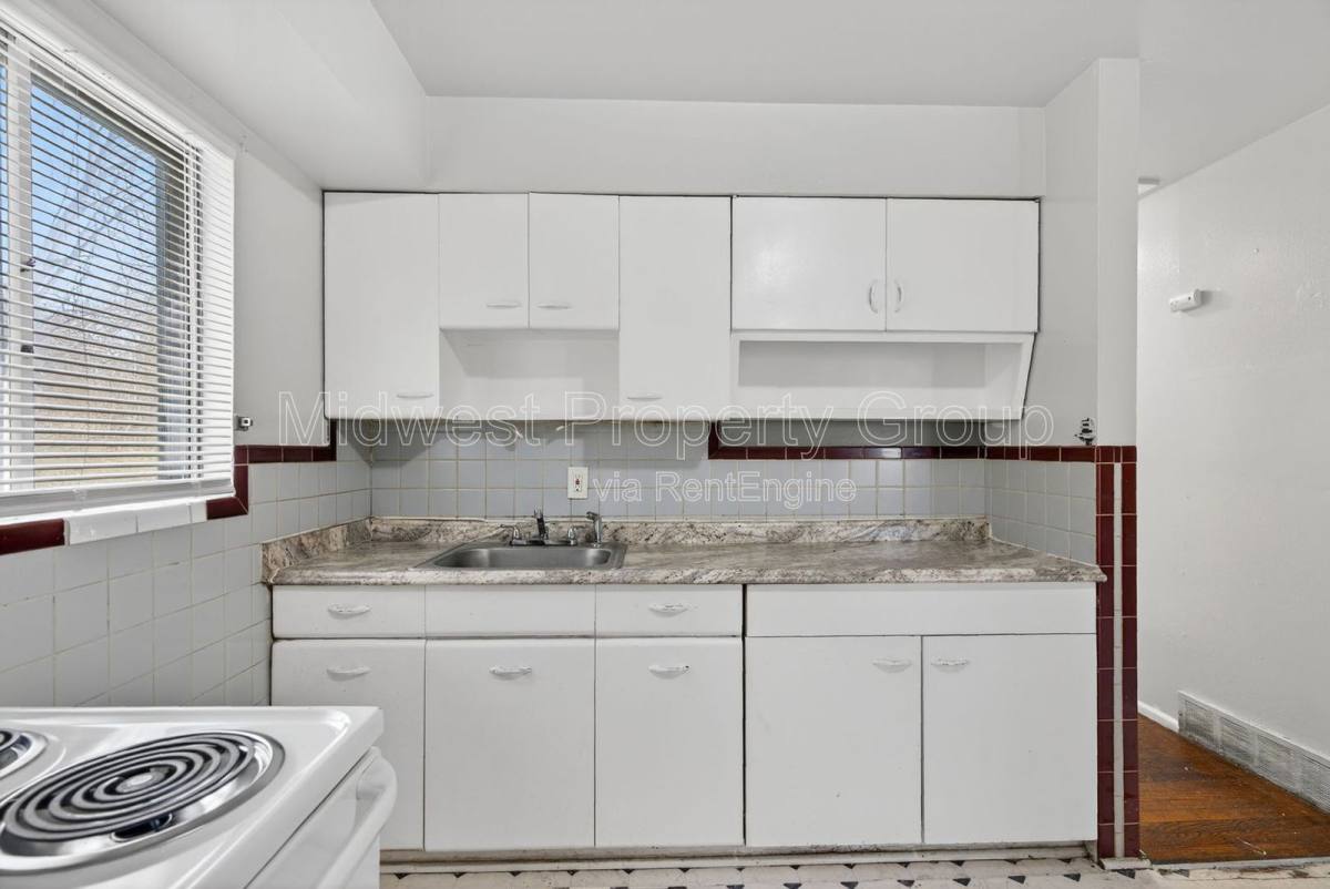 House for rent at 5900 Sheriton Dr, Saint Louis, MO 63135