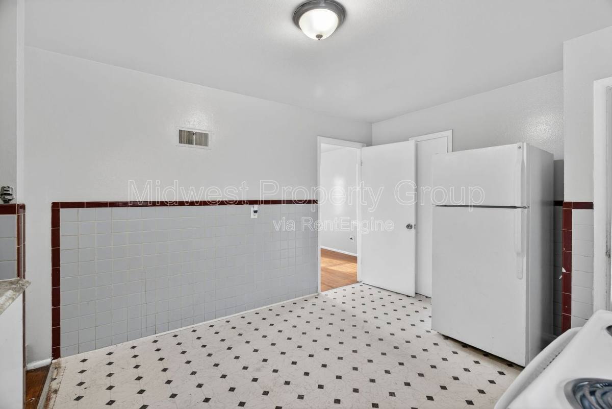 House for rent at 5900 Sheriton Dr, Saint Louis, MO 63135