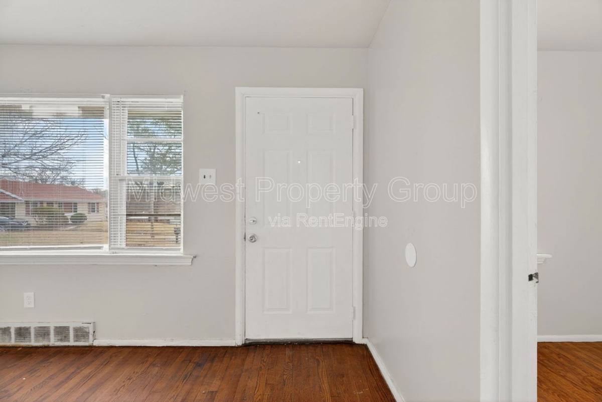 House for rent at 5900 Sheriton Dr, Saint Louis, MO 63135
