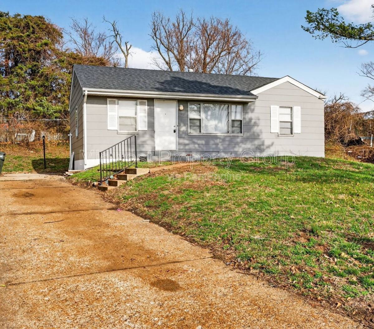 House for rent at 5900 Sheriton Dr, Saint Louis, MO 63135