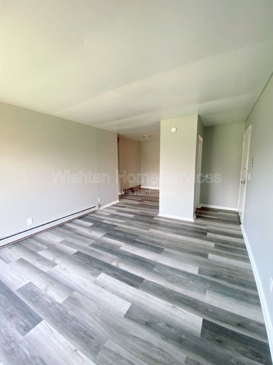 Apartment for rent at 219 Charleston Blvd #5, Macomb, IL 61455