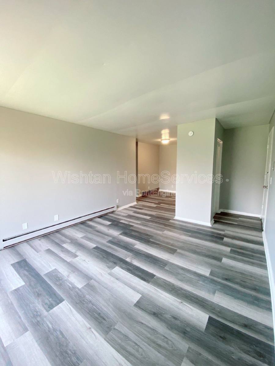 Apartment for rent at 219 Charleston Blvd #5, Macomb, IL 61455