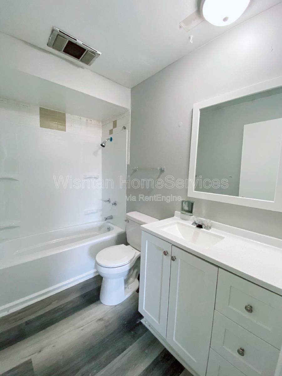 Apartment for rent at 219 Charleston Blvd #5, Macomb, IL 61455