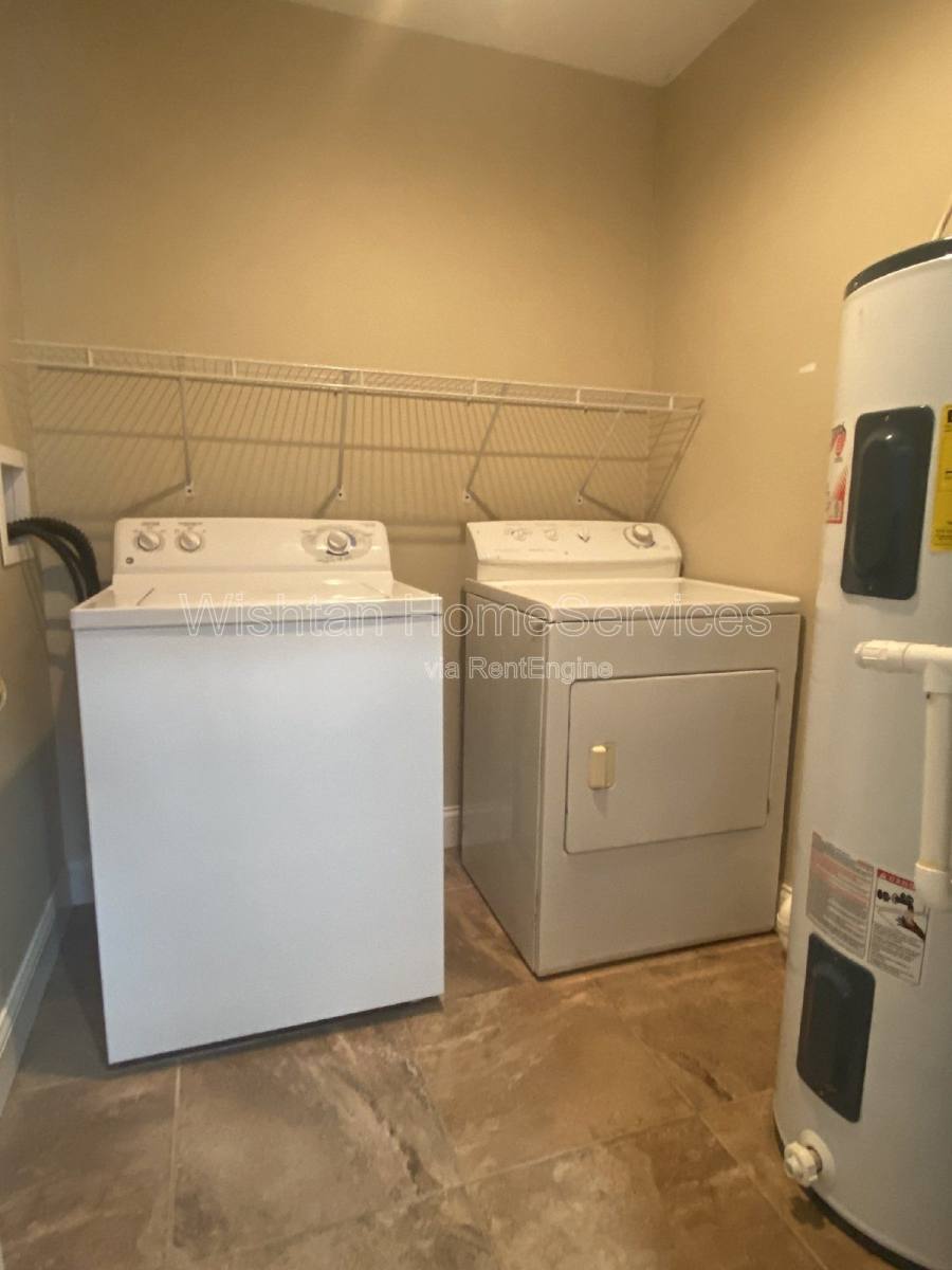 Apartment for rent at 518 W Murray St #B, Macomb, IL 61455