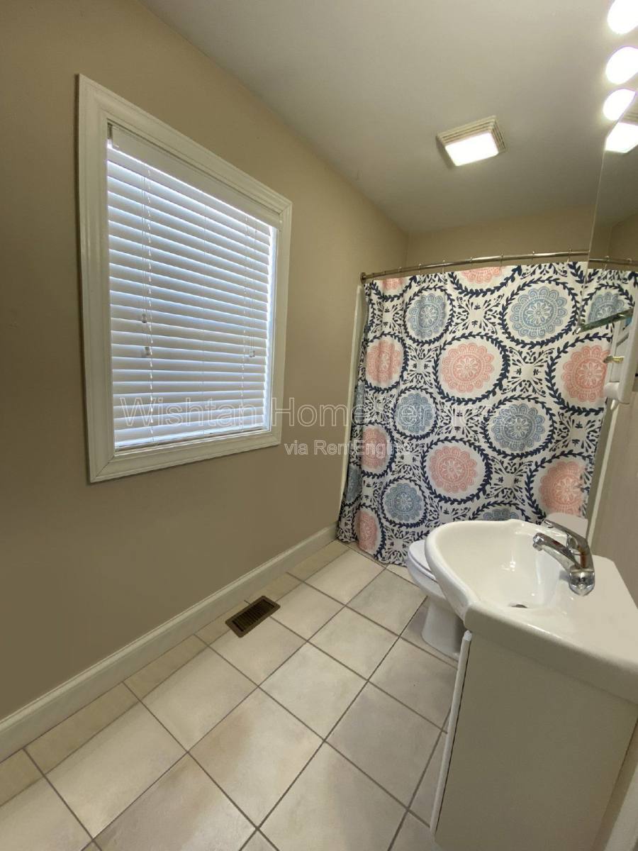 Apartment for rent at 518 W Murray St #B, Macomb, IL 61455