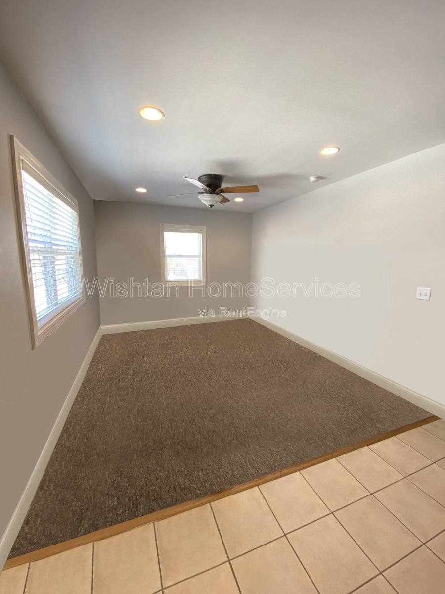 Apartment for rent at 518 W Murray St #B, Macomb, IL 61455