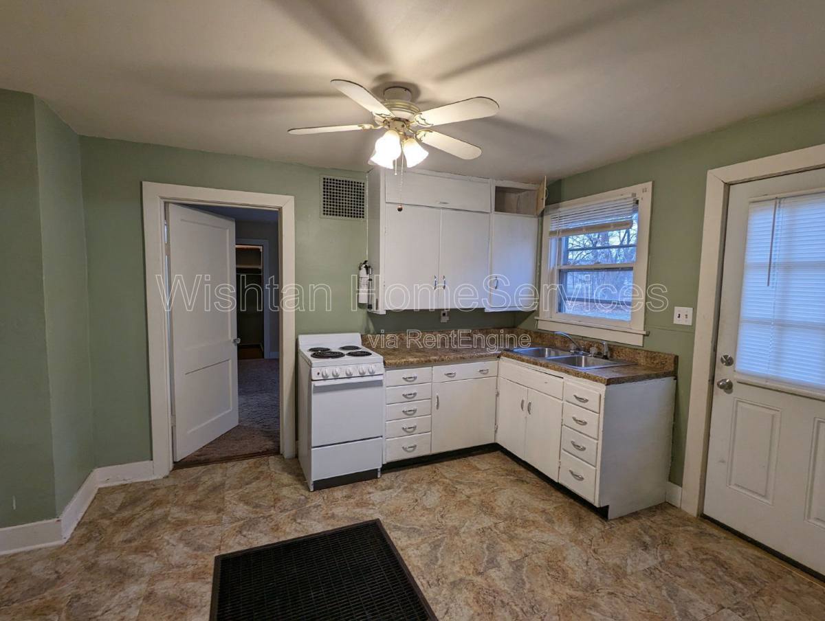 Apartment for rent at 410 N Monroe St, Macomb, IL 61455