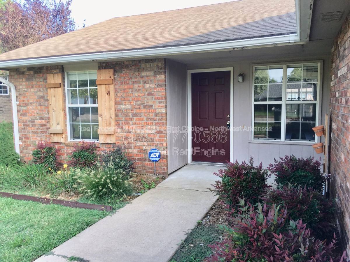 House for rent at 4433 W Cheyenne Dr, Fayetteville, AR 72704