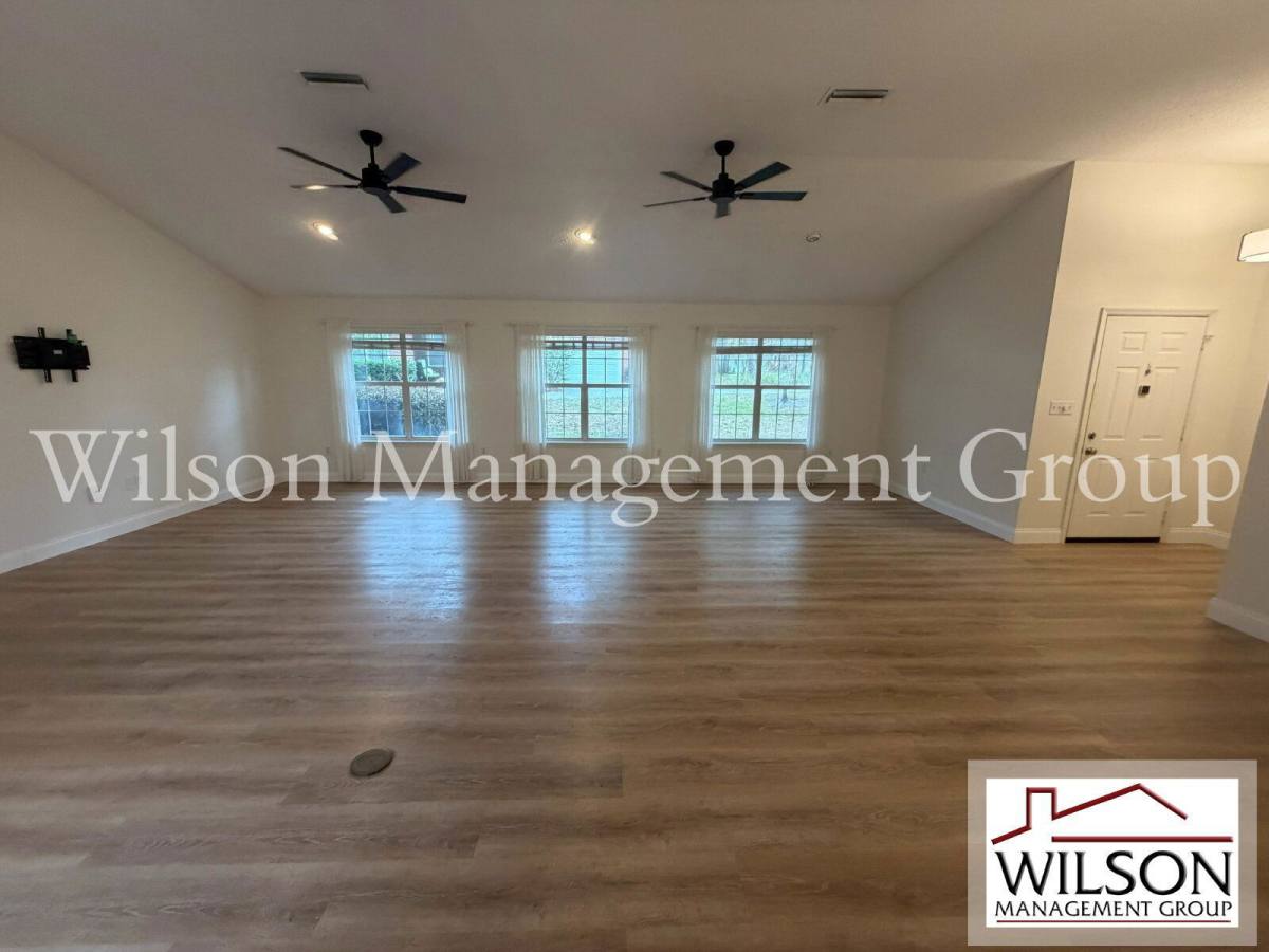 Townhouse for rent at 2535 S Glen Eagles Dr, Deland, FL 32724