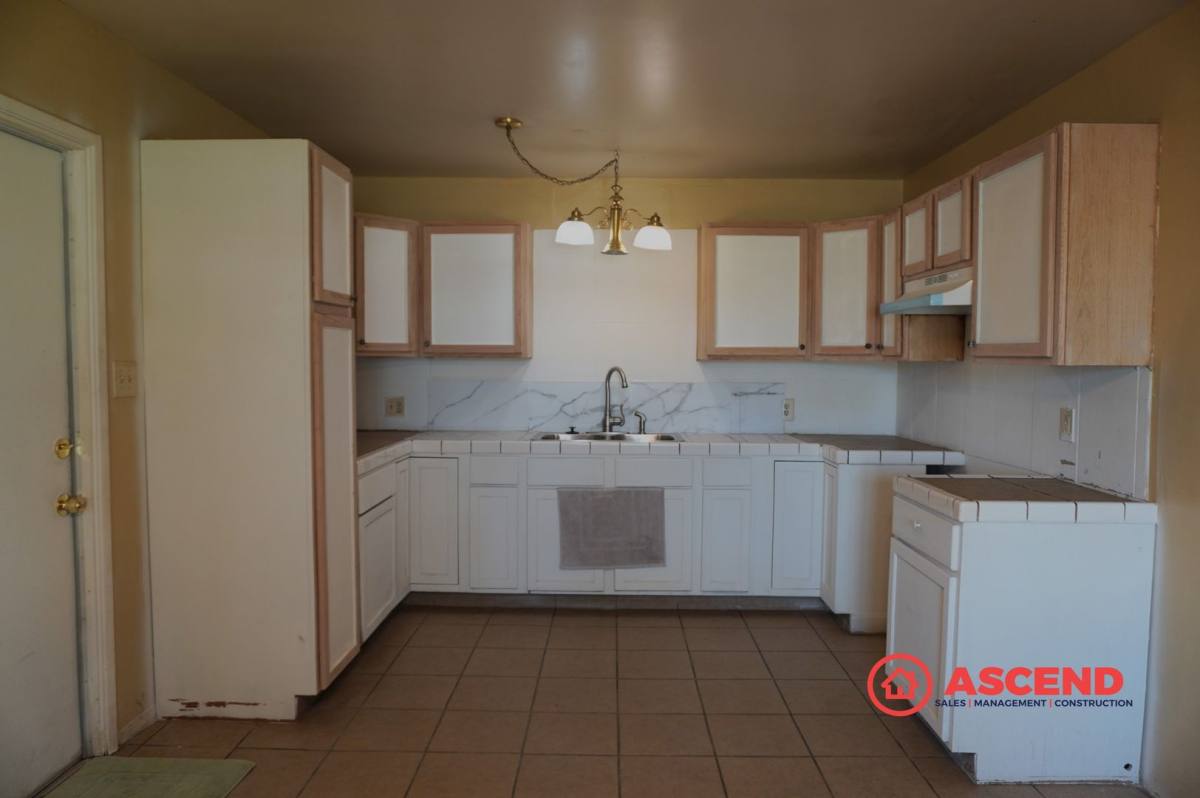 House for rent at 3909 Balboa Dr, Bakersfield, CA 93304