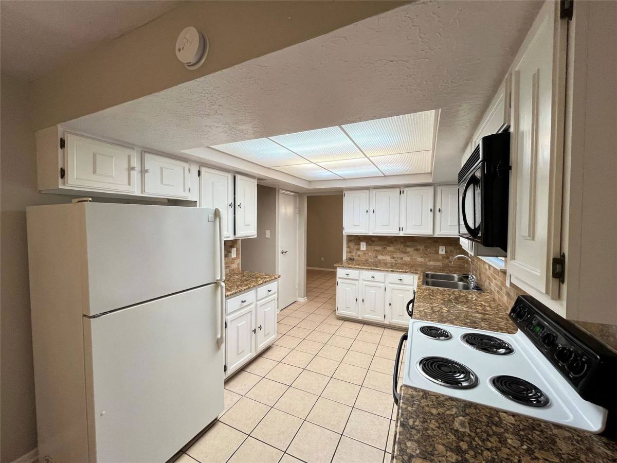 House for rent at 17 Briervine Court, Spring, TX 77381