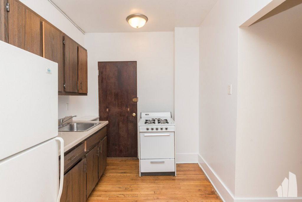 Apartment for rent at 947 W Cornelia Ave #G, Chicago, IL 60657