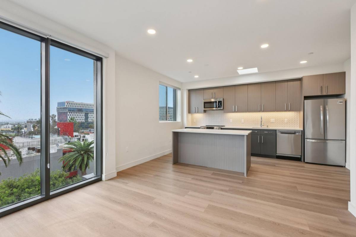 Apartment for rent at 5717 Carlton Way #501, Los Angeles, CA 90028