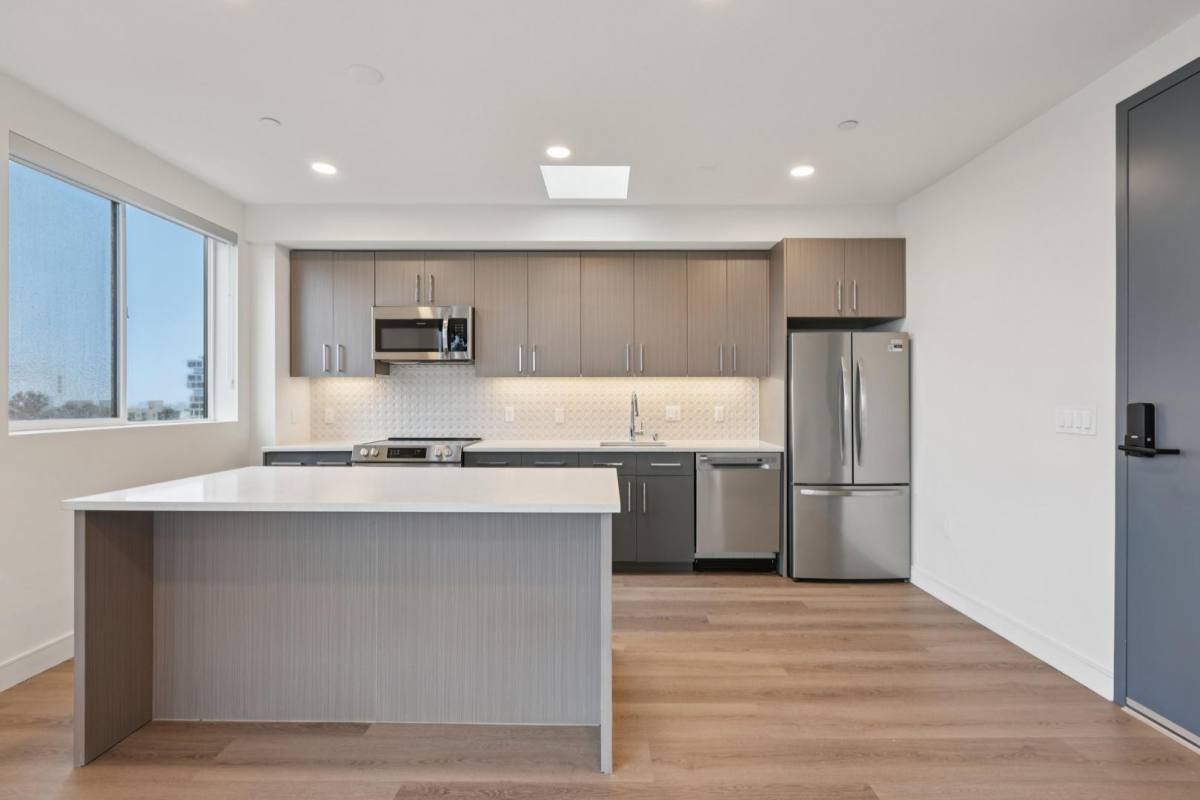 Apartment for rent at 5717 Carlton Way #501, Los Angeles, CA 90028