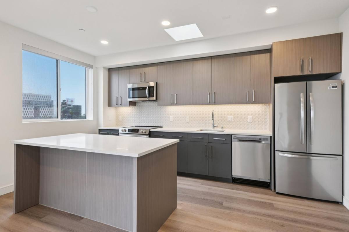 Apartment for rent at 5717 Carlton Way #501, Los Angeles, CA 90028