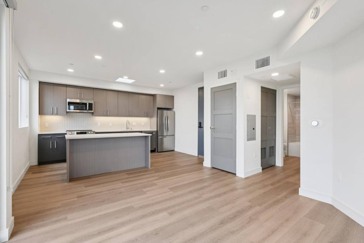Apartment for rent at 5717 Carlton Way #501, Los Angeles, CA 90028