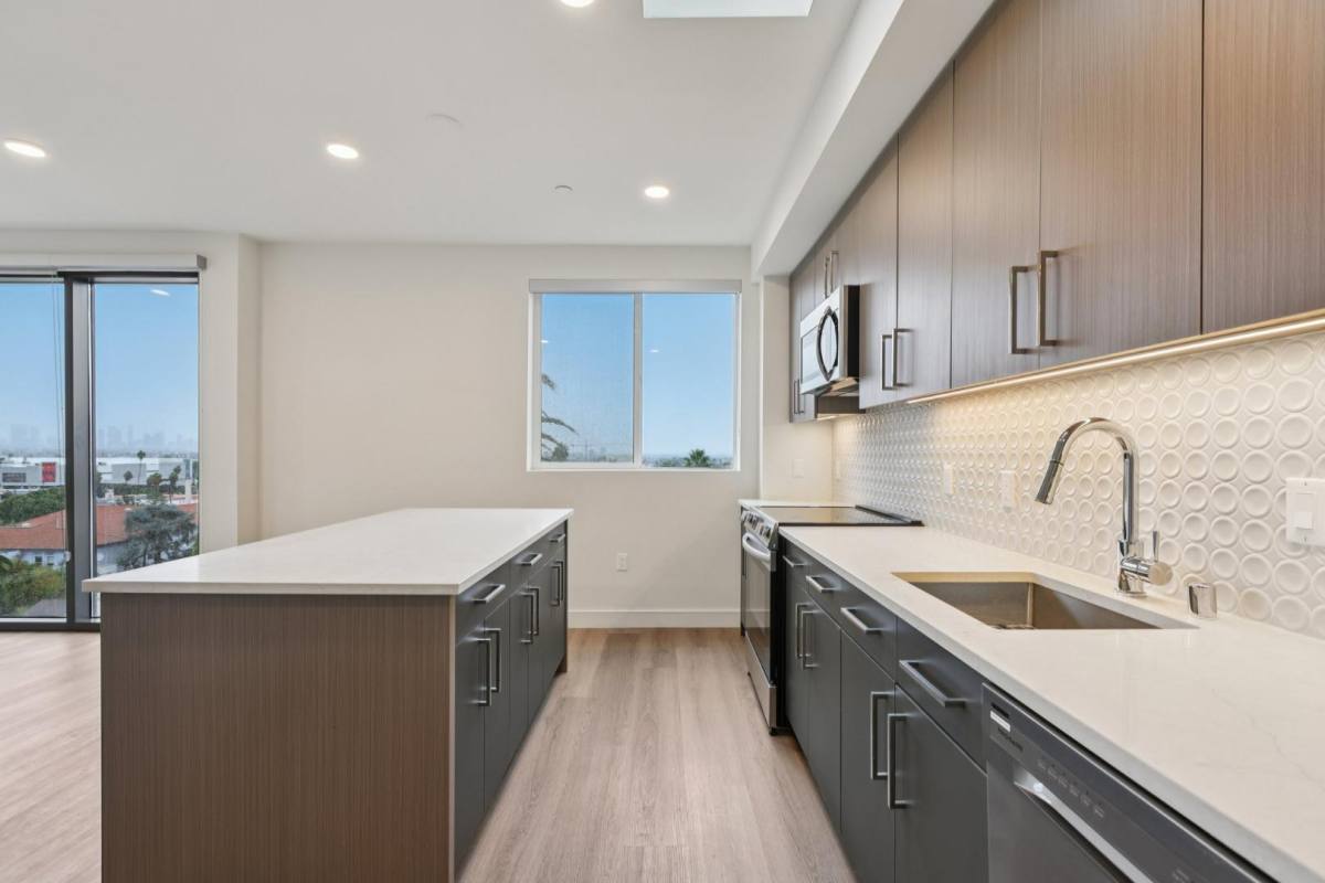 Apartment for rent at 5717 Carlton Way #501, Los Angeles, CA 90028
