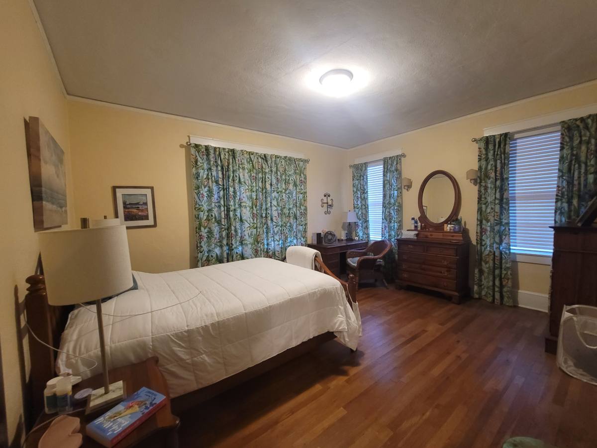 House for rent at 128 S Capitol Parkway, Montgomery, AL 36107