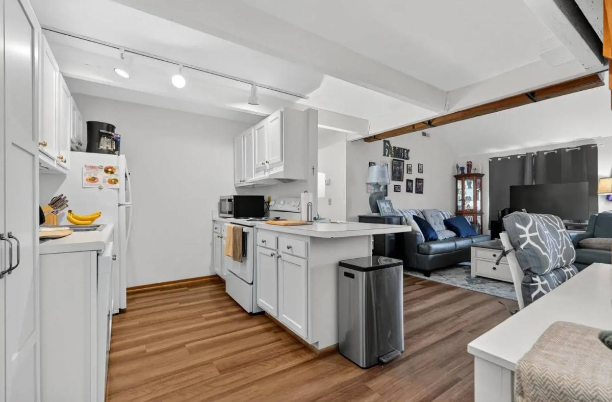 Apartment for rent at Chartwell, 1400 Fuller Court, Lancaster, OH 43130