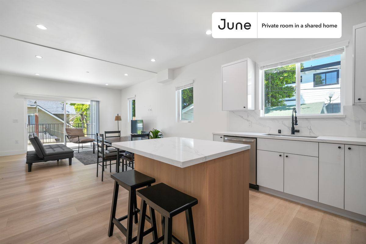 Apartment for rent at 1321 N June St, Los Angeles, CA 90028
