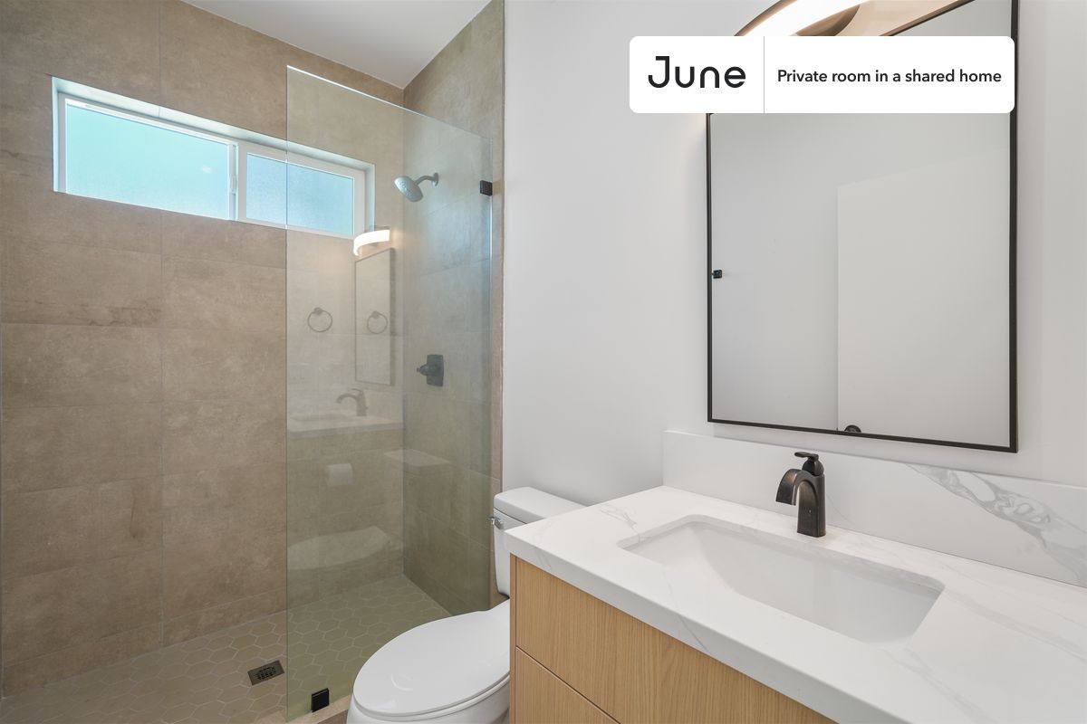 Apartment for rent at 1321 N June St, Los Angeles, CA 90028