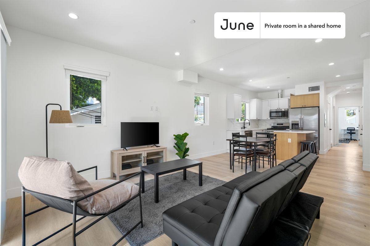 Apartment for rent at 1321 N June St, Los Angeles, CA 90028