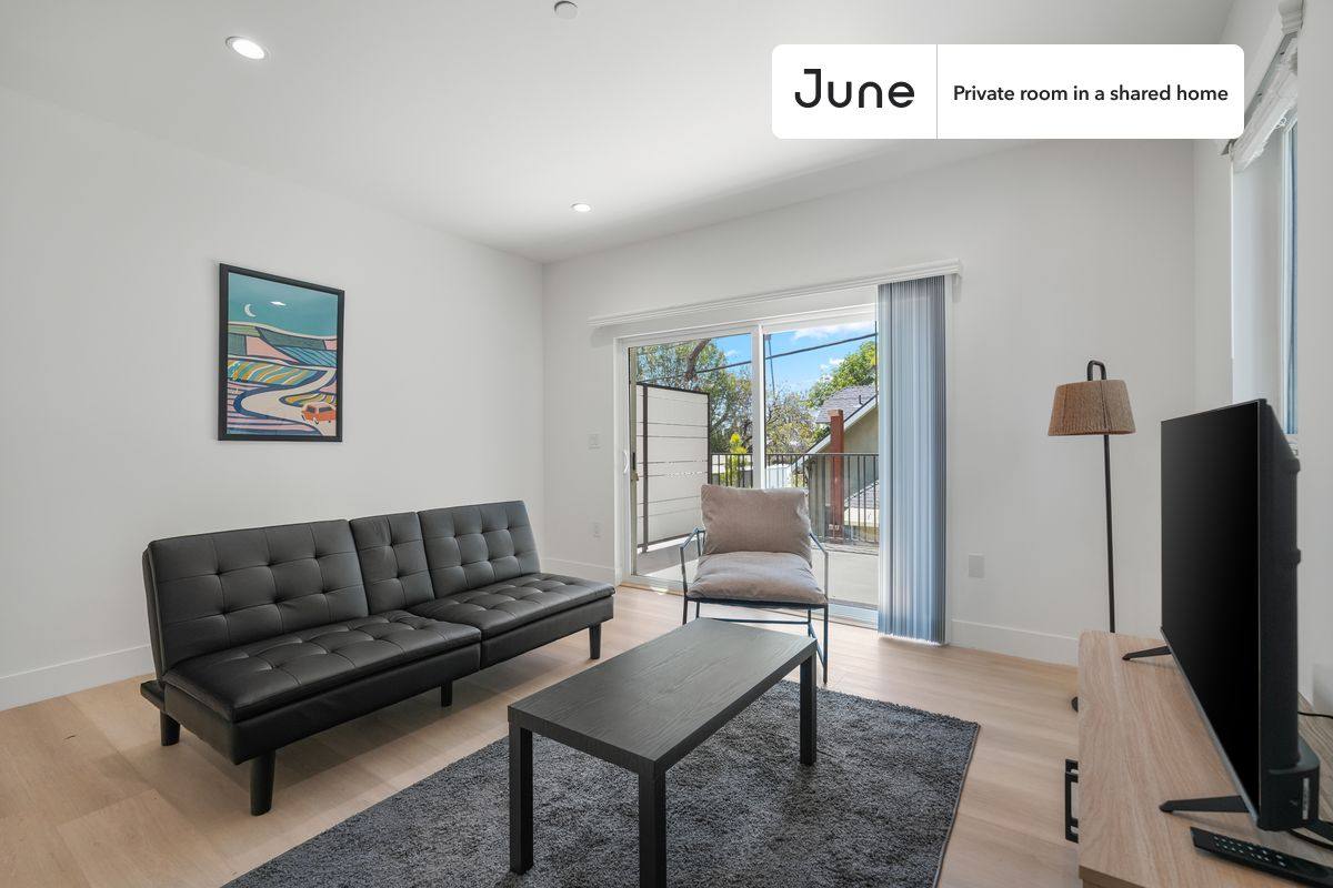 Apartment for rent at 1321 N June St, Los Angeles, CA 90028