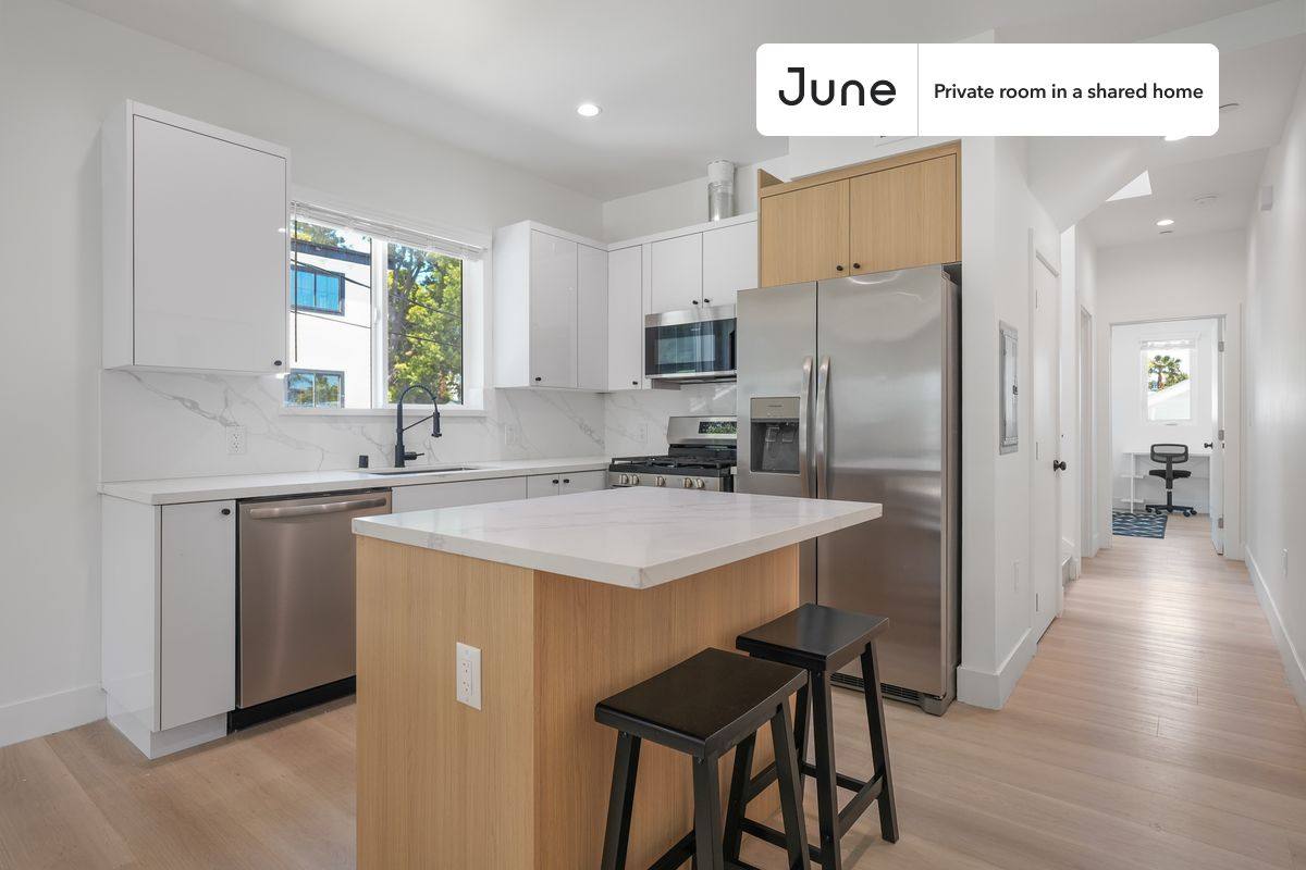 Apartment for rent at 1321 N June St, Los Angeles, CA 90028