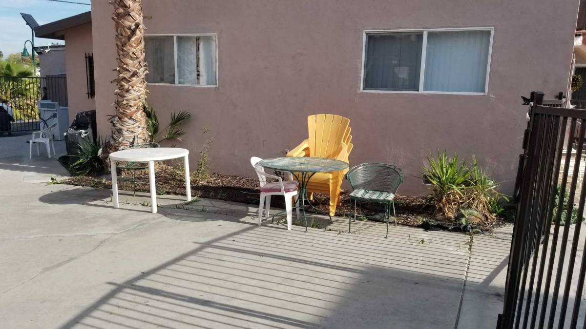 Apartment for rent at 19411 Haynes St #4, Reseda, CA 91335