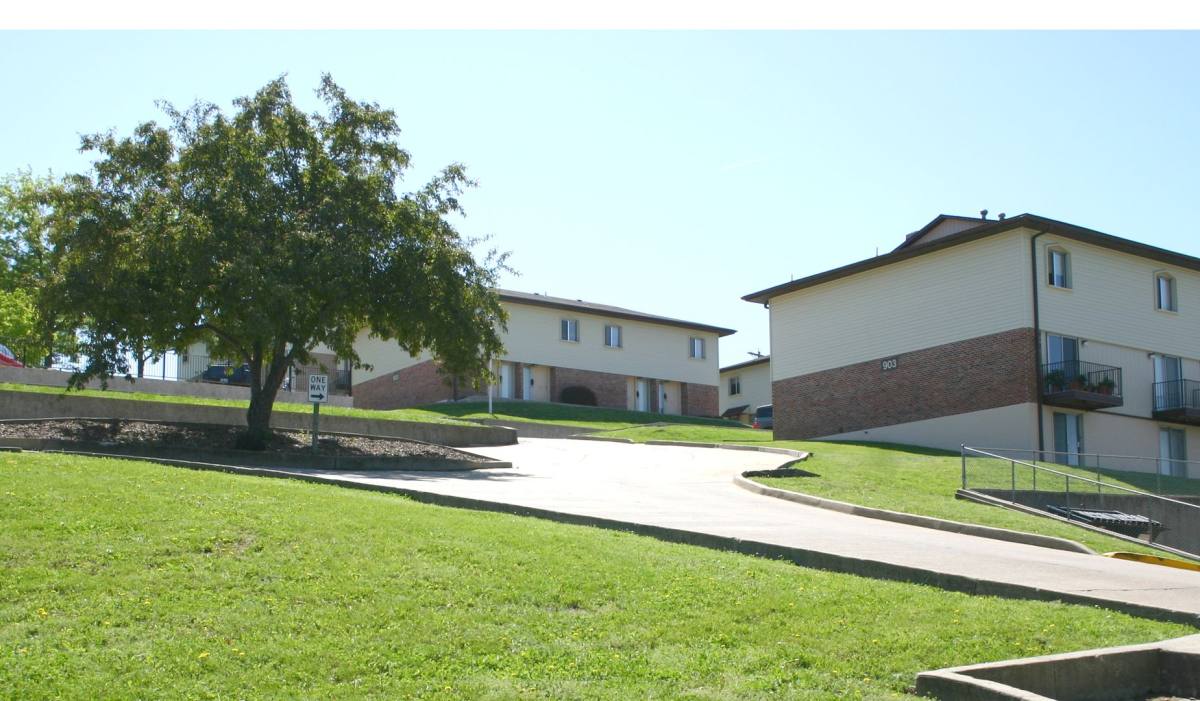 Apartment for rent at 903 SW Blvd, Jefferson City, MO 65109