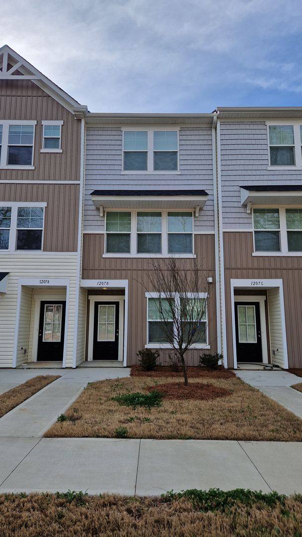 Townhouse for rent at 1207 Briarhill Rd, Mooresville, NC 28115