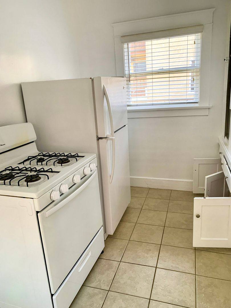 Apartment for rent at 1415 E 2nd St, Long Beach, CA 90802