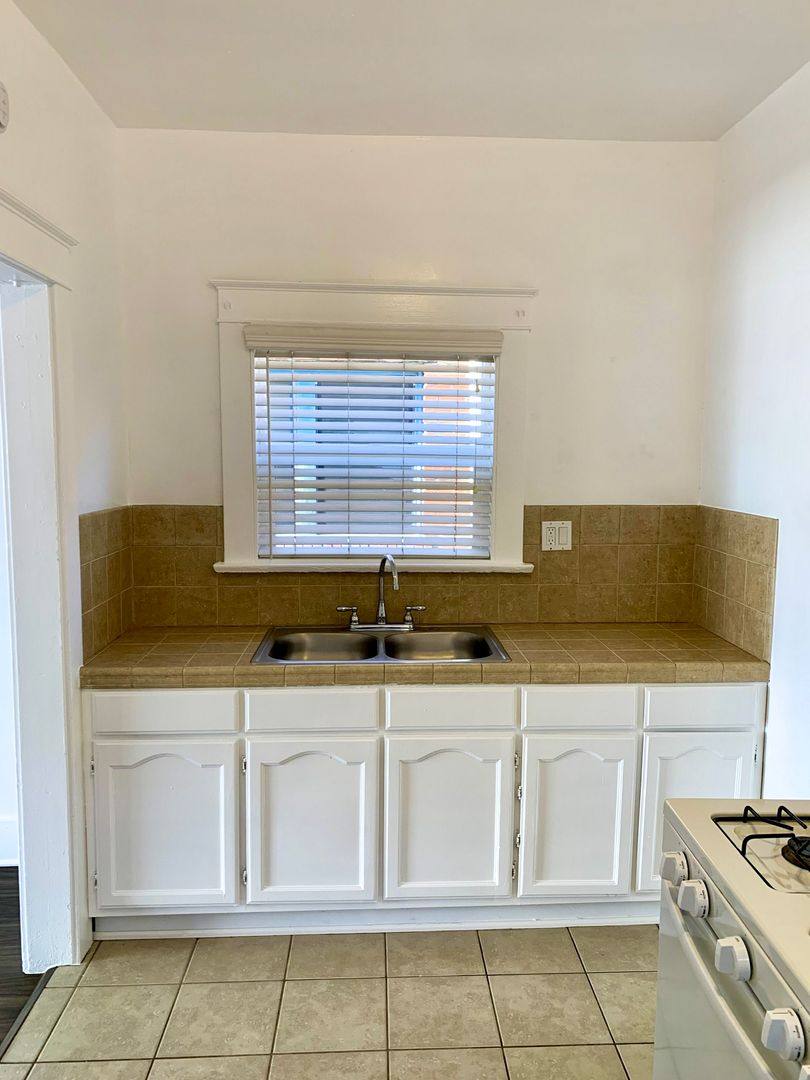 Apartment for rent at 1415 E 2nd St, Long Beach, CA 90802